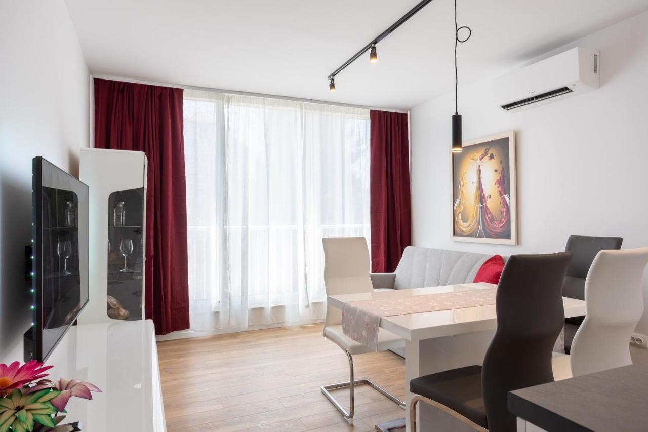 Royal Luxe Apartment สปลิท ภายนอก รูปภาพ