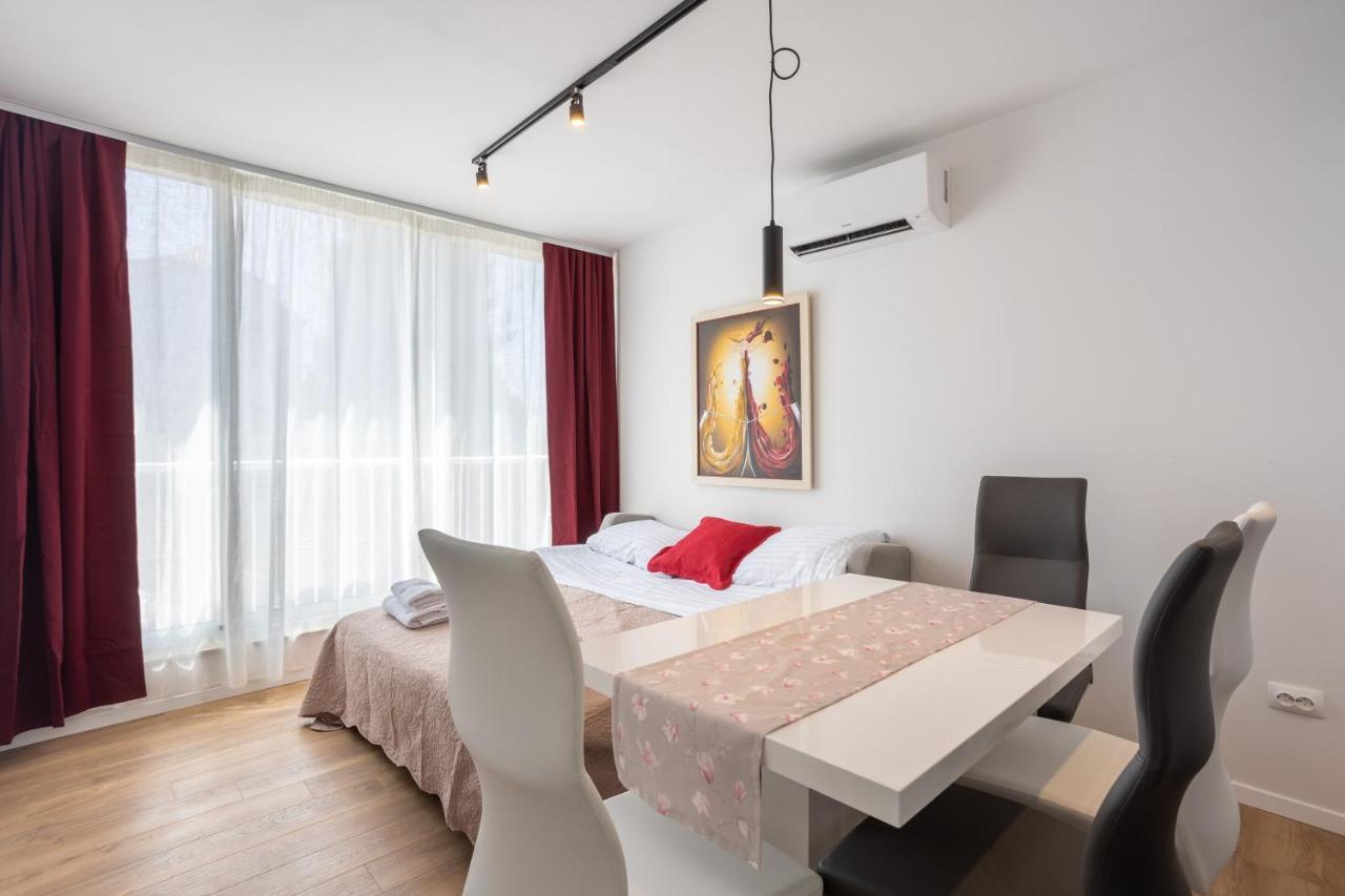 Royal Luxe Apartment สปลิท ภายนอก รูปภาพ